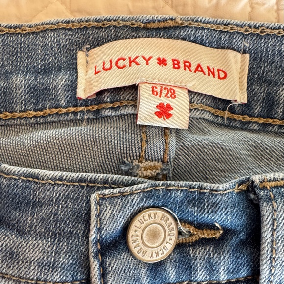 Lucky Brand Light Wash Jeans - Picture 2 of 9